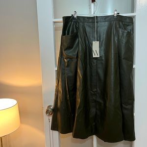 NWT Worthington faux leather dark olive pleated midi skirt in rich olive